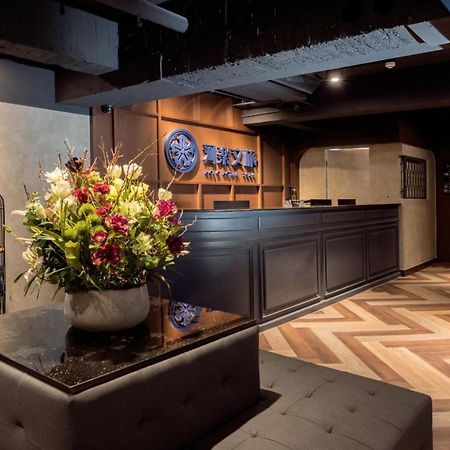 Holo Hotel Тайнан Екстериор снимка