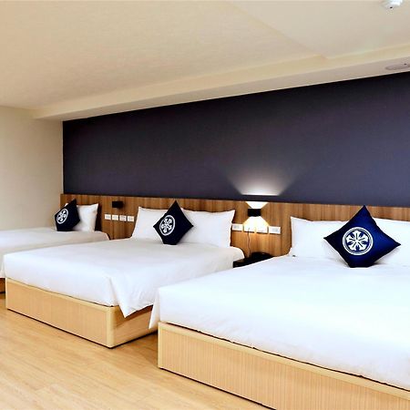 Holo Hotel Тайнан Екстериор снимка