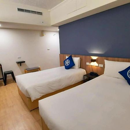 Holo Hotel Тайнан Екстериор снимка
