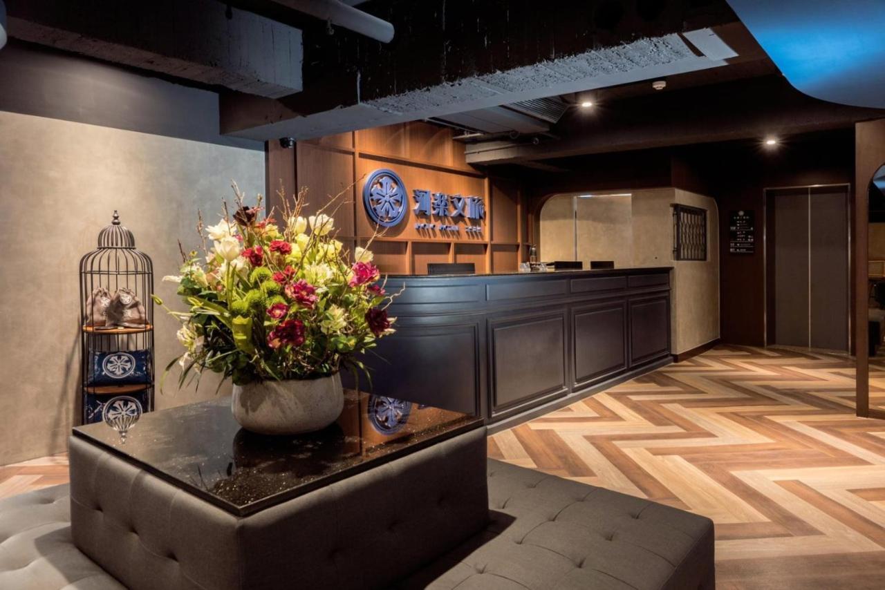 Holo Hotel Тайнан Екстериор снимка