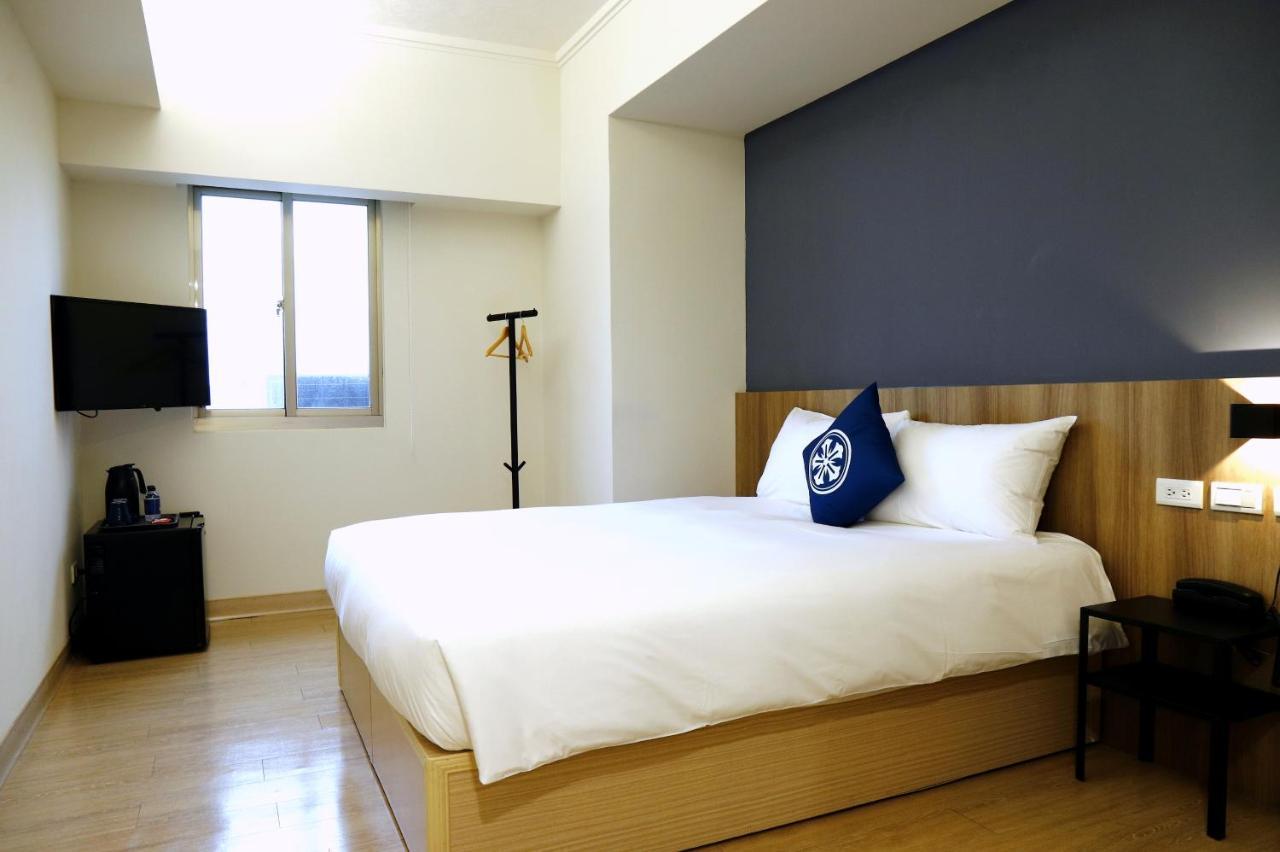Holo Hotel Тайнан Екстериор снимка