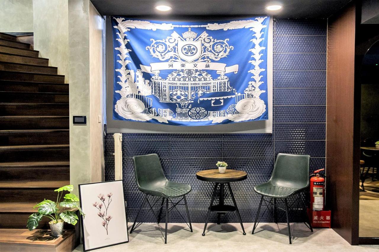 Holo Hotel Тайнан Екстериор снимка