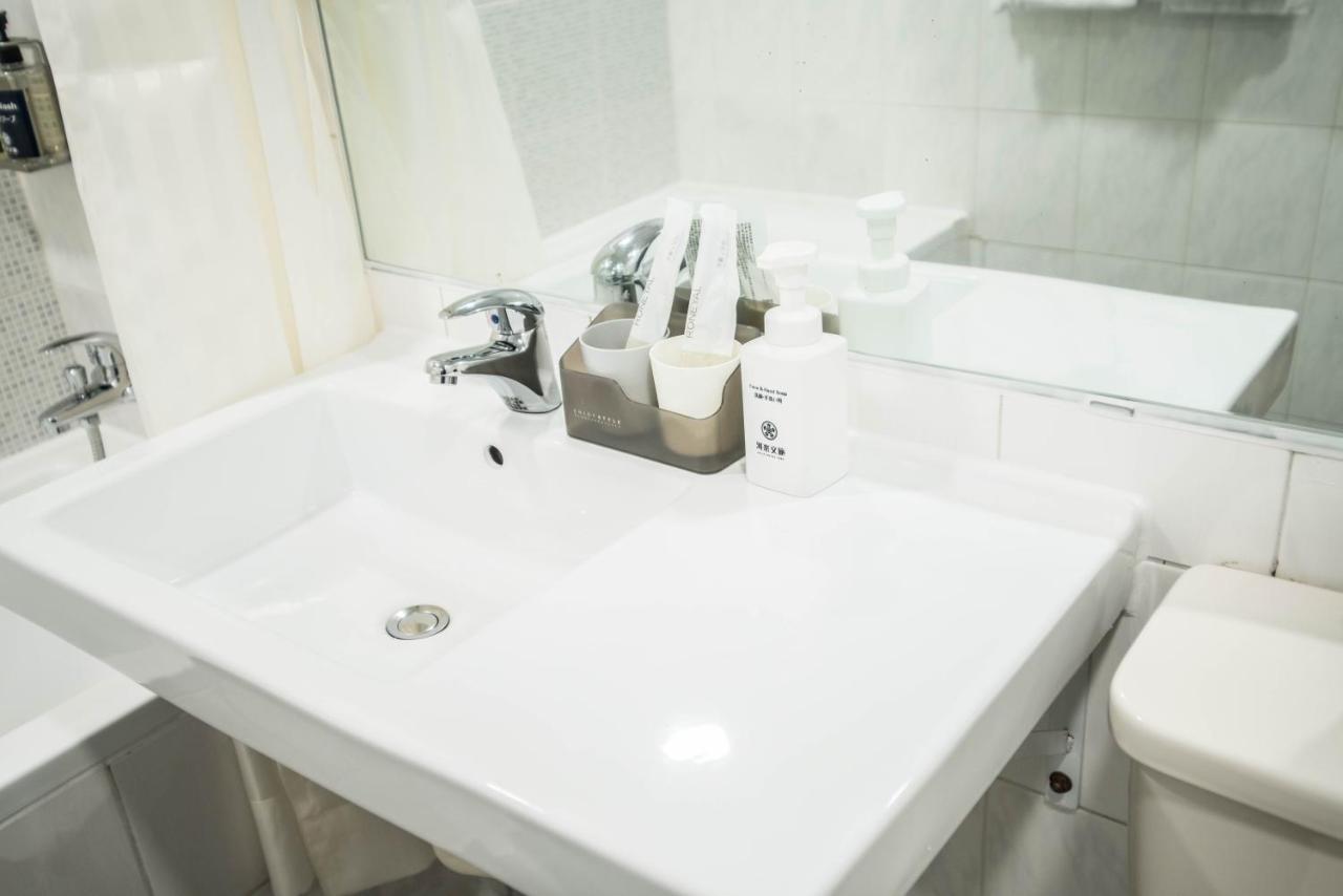 Holo Hotel Тайнан Екстериор снимка