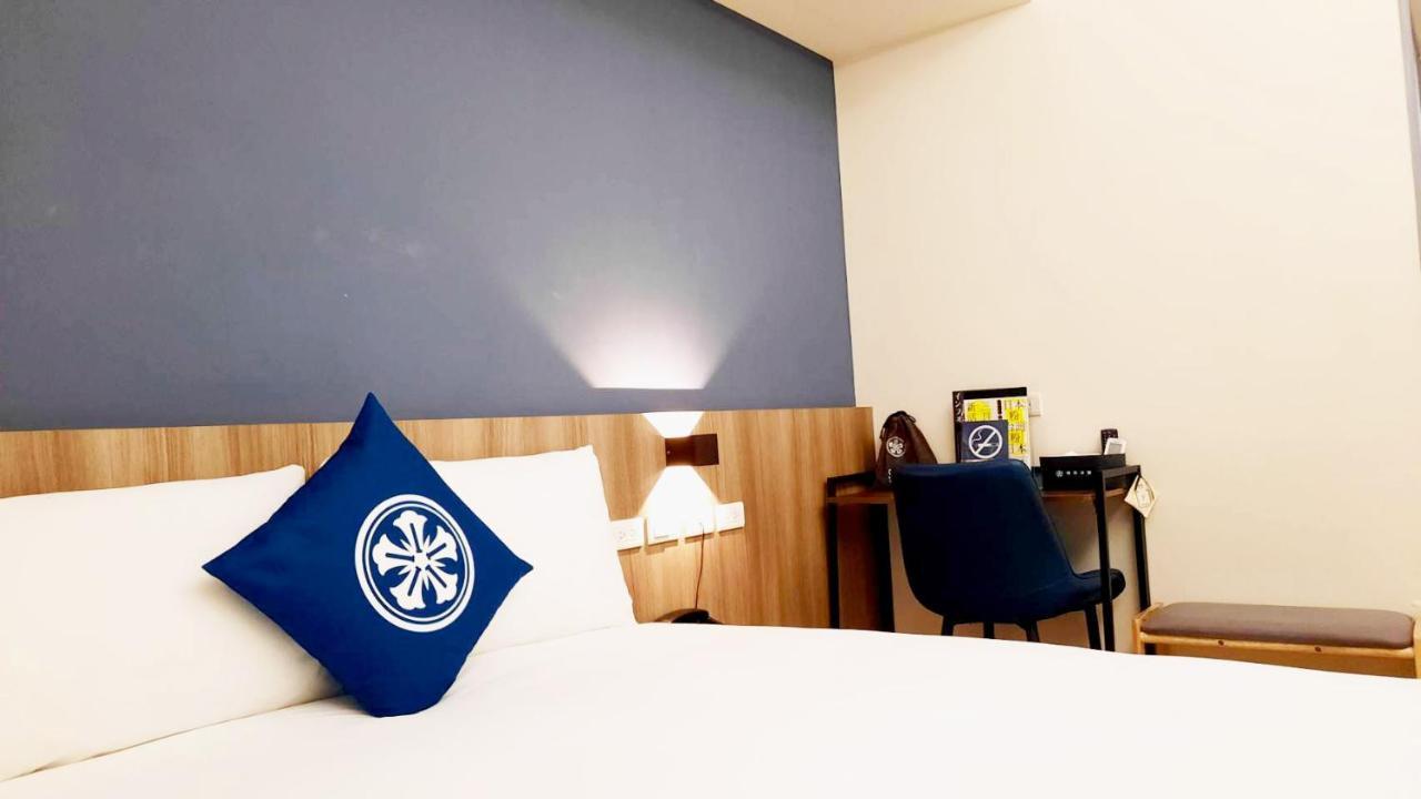 Holo Hotel Тайнан Екстериор снимка