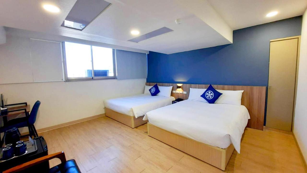 Holo Hotel Тайнан Екстериор снимка