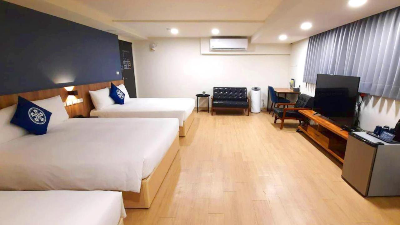 Holo Hotel Тайнан Екстериор снимка
