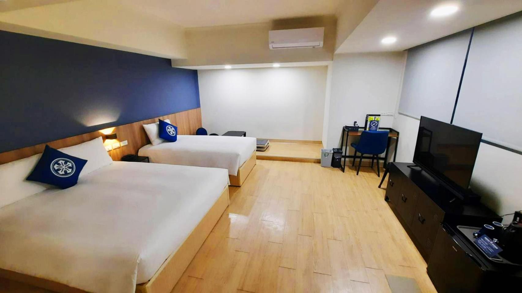Holo Hotel Тайнан Екстериор снимка