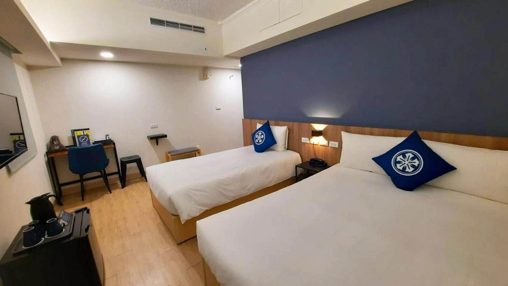Holo Hotel Тайнан Екстериор снимка